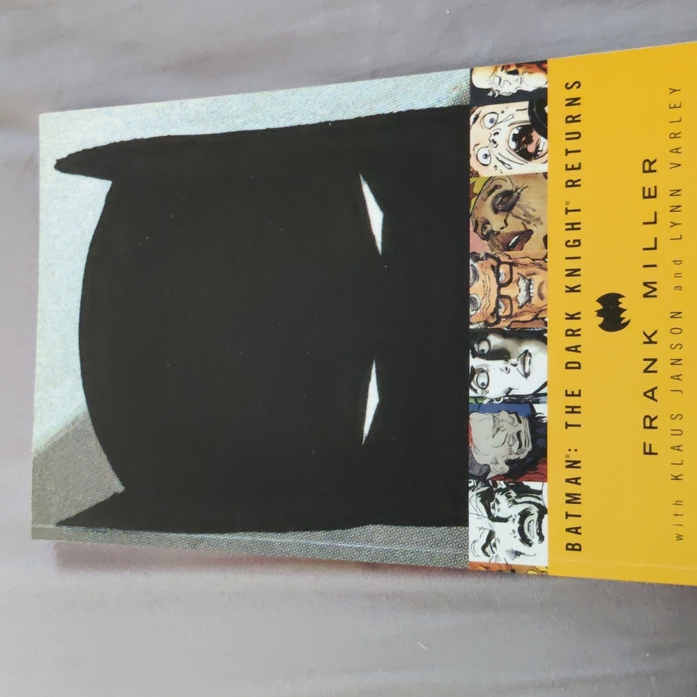 BATMAN: The Dark Knight Returns ( Comic Book)